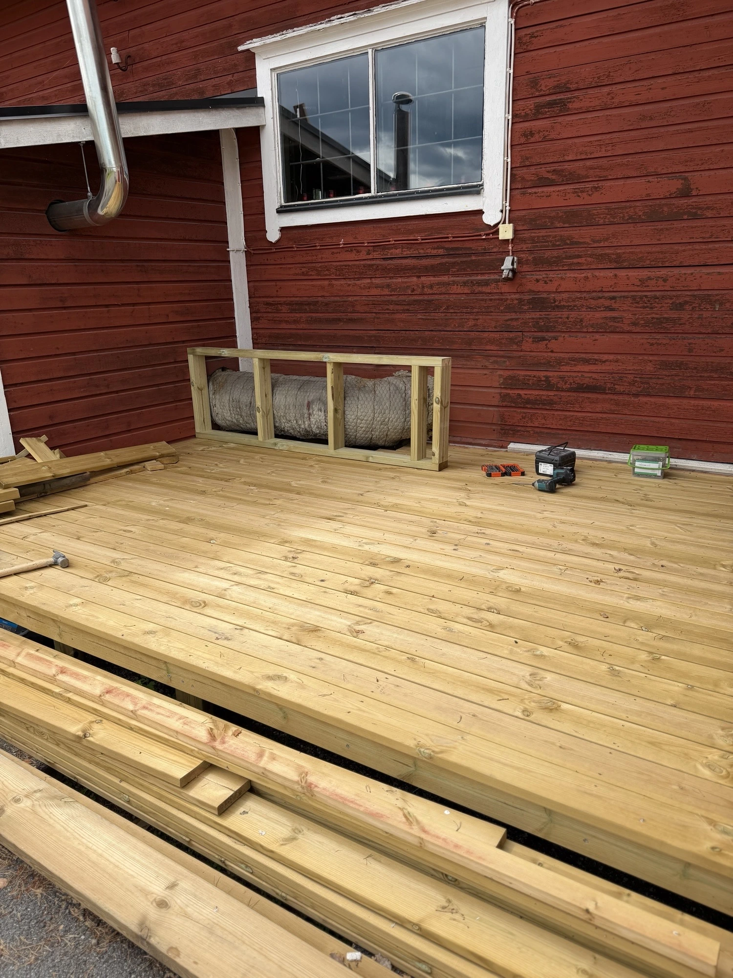 Stomkonstruktion i trä för altan
